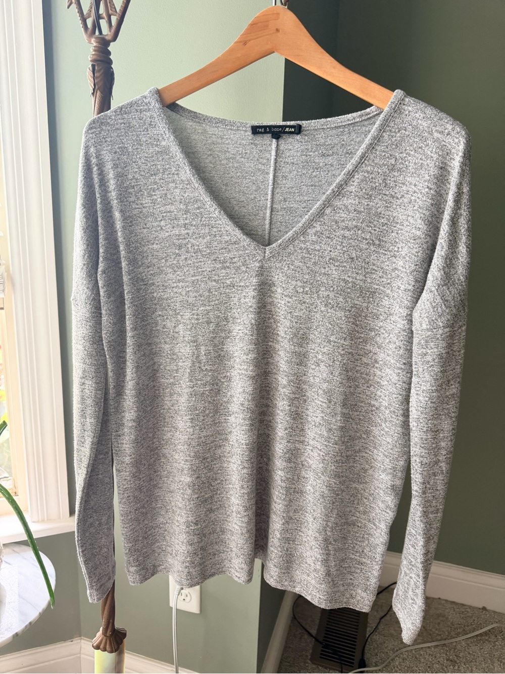 Rag & Bone / JEAN Gray V-Neck Long Sleeve Top – Size Small
